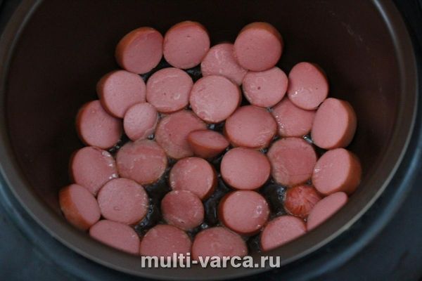 Картопля з сардельками в мультиварці