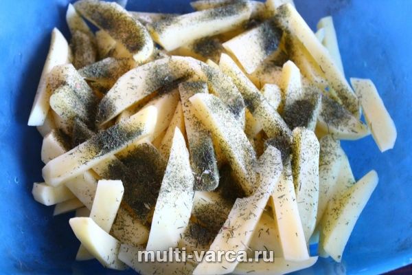 Картопля з сардельками в мультиварці