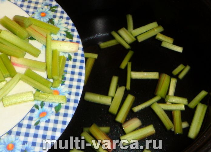 Компот із ревеню в мультиварці