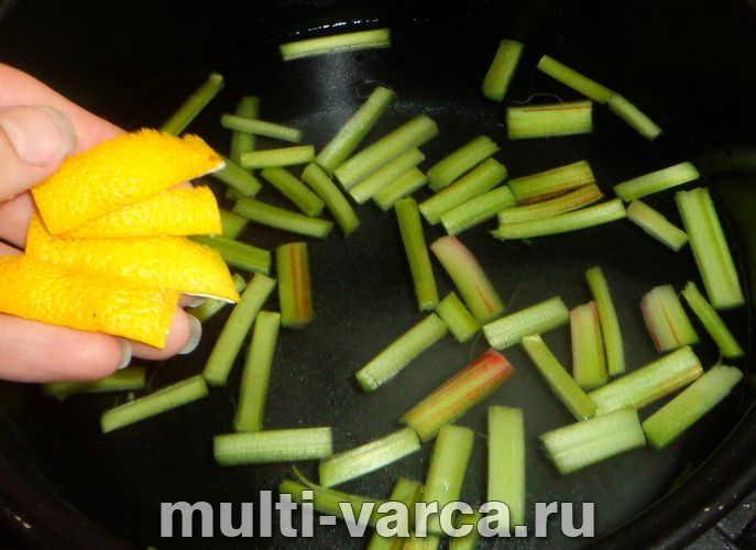 Компот із ревеню в мультиварці