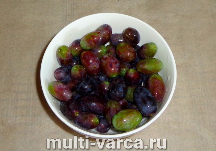 Компот зі слив і винограду на зиму