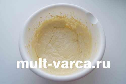 Корж на жовтках у мультиварці