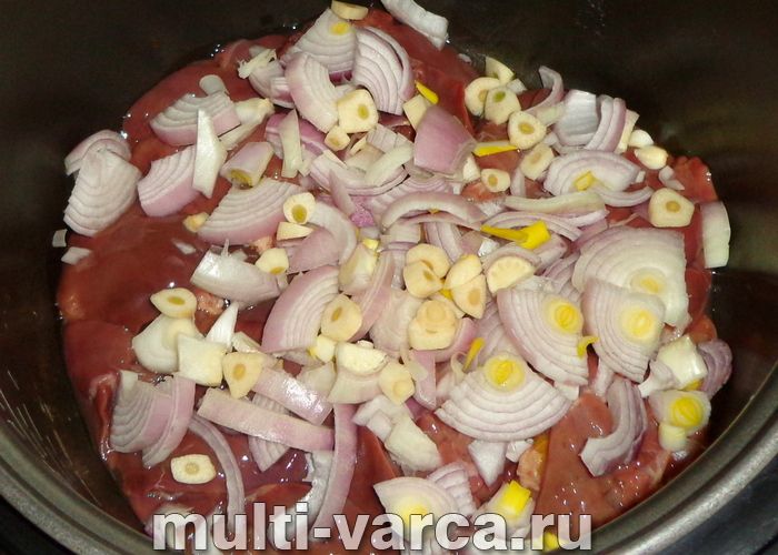 Куряча печінка у вершках у мультиварці