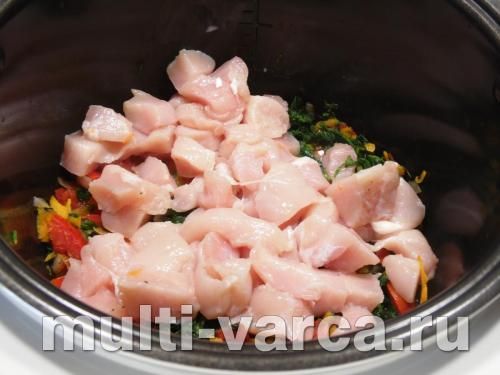 Куряче філе з овочами та сочевицею