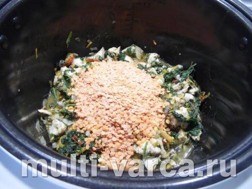 Куряче філе з овочами та сочевицею