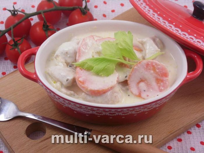 Куряче філе з овочами в сирному соусі