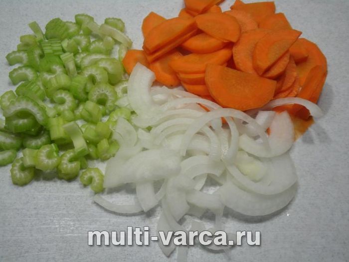 Куряче філе з овочами в сирному соусі