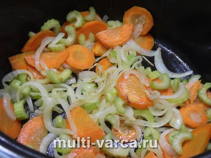 Куряче філе з овочами в сирному соусі