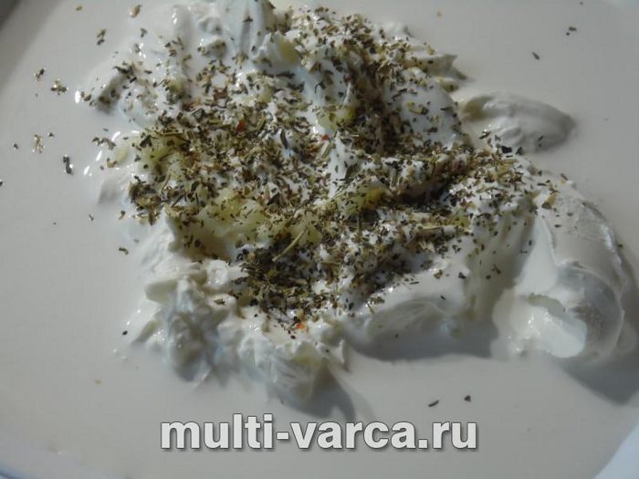 Куряче філе з овочами в сирному соусі