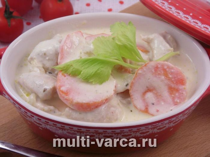 Куряче філе з овочами в сирному соусі