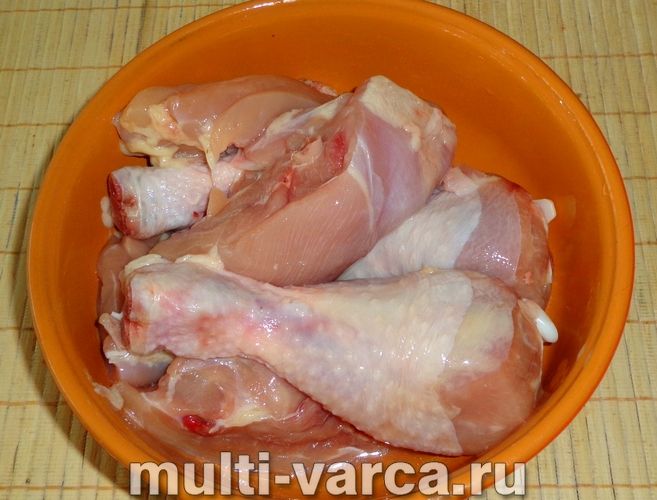Курка з картоплею в рукаві в мультиварці