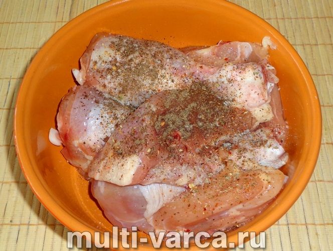 Курка з картоплею в рукаві в мультиварці