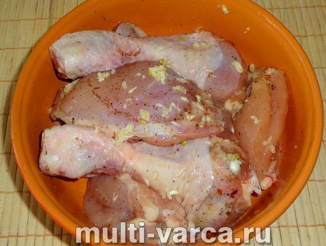 Курка з картоплею в рукаві в мультиварці