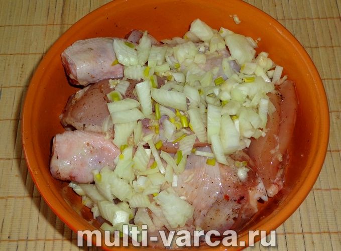 Курка з картоплею в рукаві в мультиварці