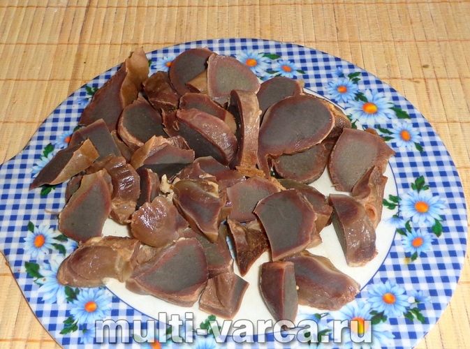 Макарони зі шлунками, тушковані в сметані