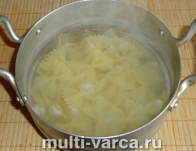 Макарони зі шлунками, тушковані в сметані