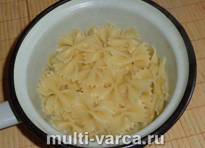 Макарони зі шлунками, тушковані в сметані