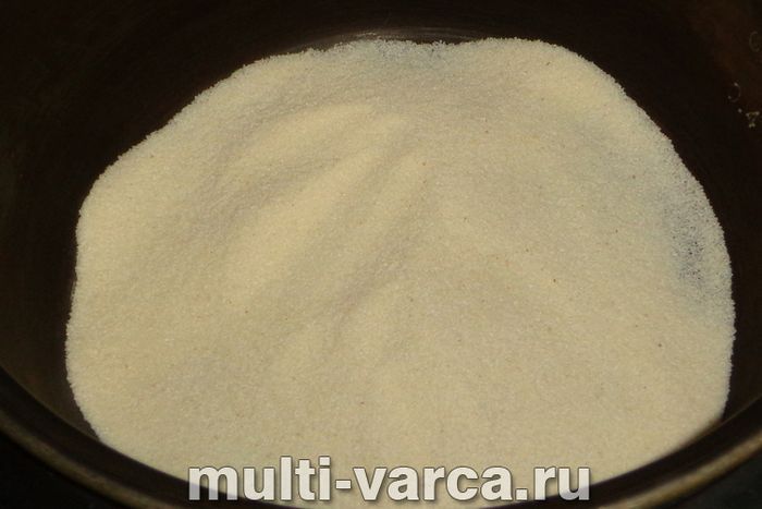 Манна каша на воді в мультиварці