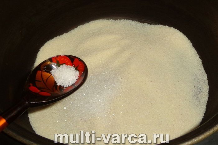 Манна каша на воді в мультиварці
