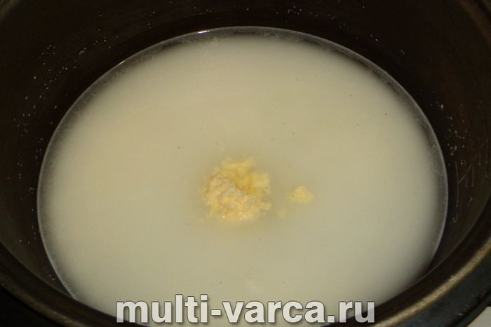 Манна каша на воді в мультиварці