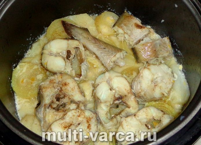 Минтай із картоплею в мультиварці