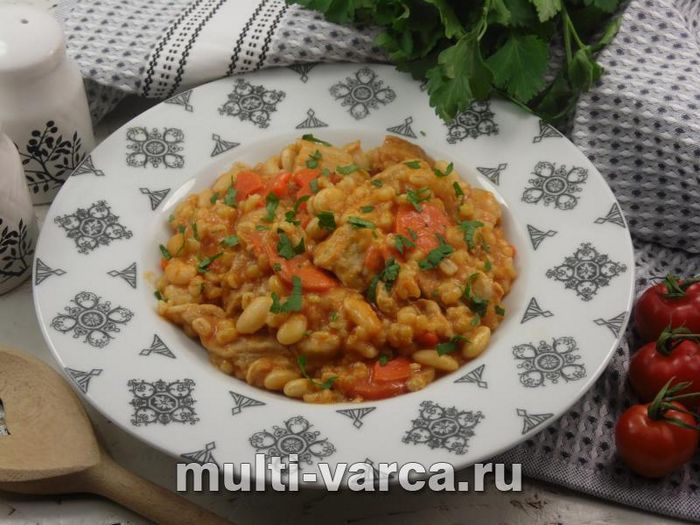 Перловка з квасолею та м'ясом