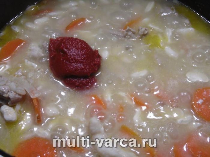 Перловка з квасолею та м'ясом