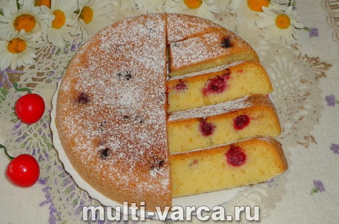 Пиріг із замороженою вишнею в мультиварці