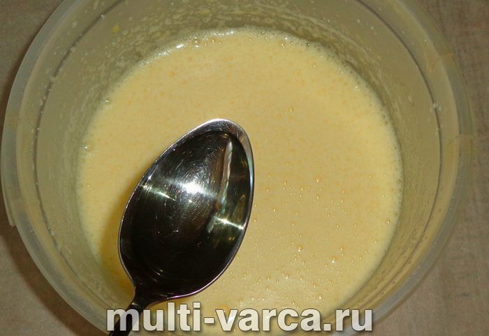 Пиріг із замороженою вишнею в мультиварці