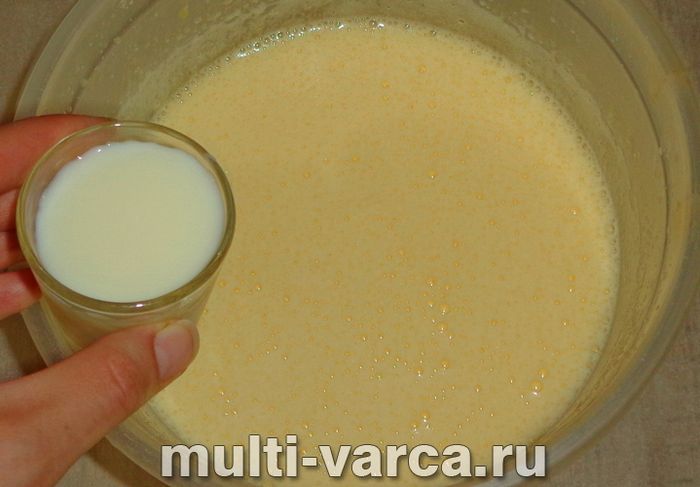 Пиріг із замороженою вишнею в мультиварці
