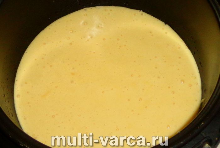 Пиріг із замороженою вишнею в мультиварці