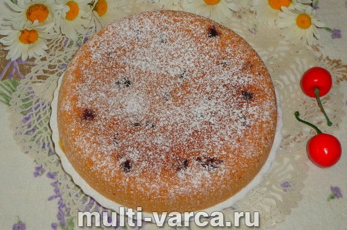 Пиріг із замороженою вишнею в мультиварці
