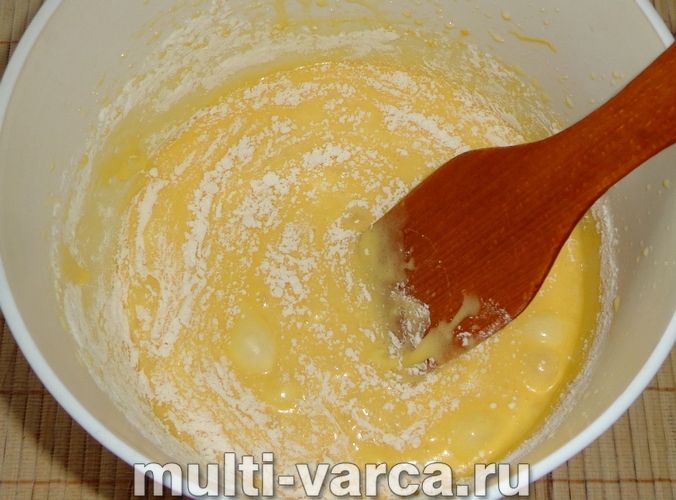 Пиріг зі свіжою полуницею в мультиварці