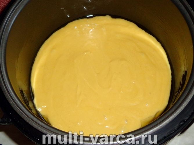 Пиріг зі свіжою полуницею в мультиварці