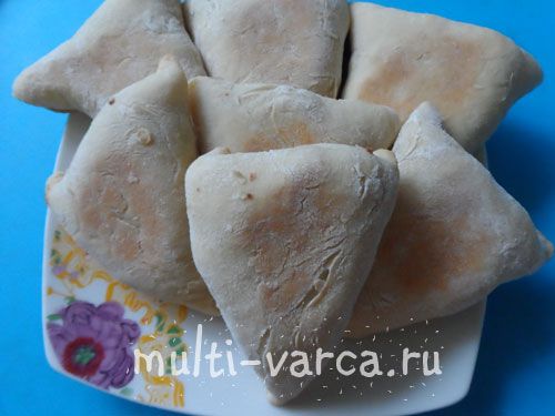 Пиріжки (трикутники) з бездріжджового тіста з м'ясом, грибами та яйцем