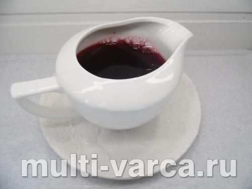 Пісний пиріг зі сливами та брусницею