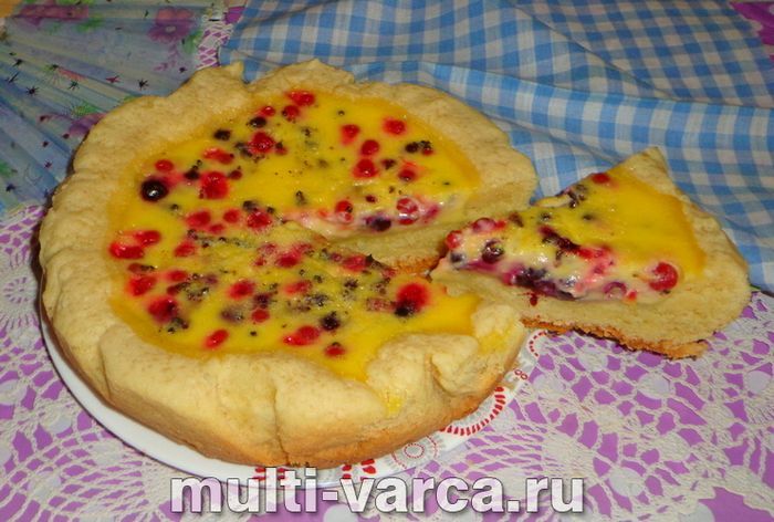Пісочний пиріг із ягодами в мультиварці