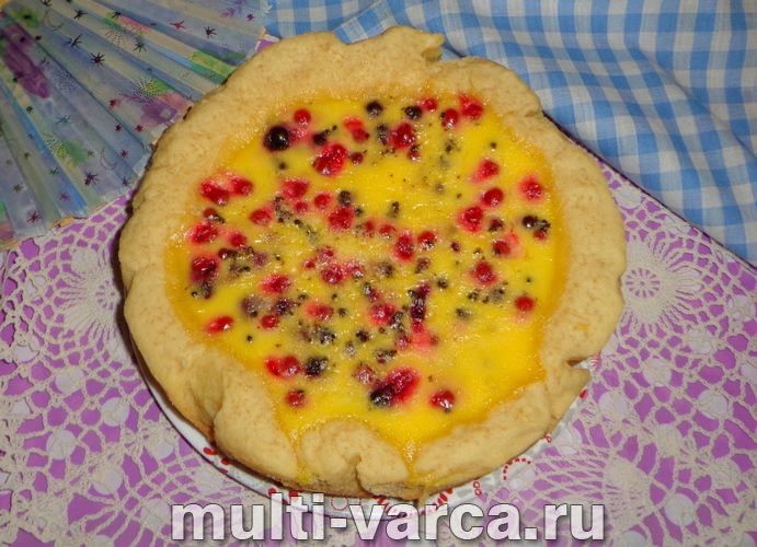 Пісочний пиріг із ягодами в мультиварці