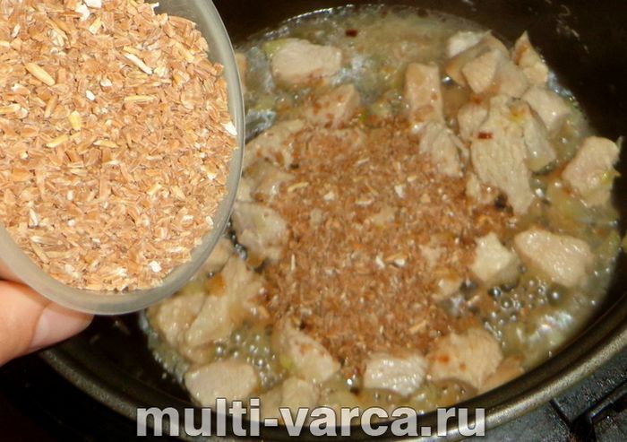 Полба з м'ясом у мультиварці