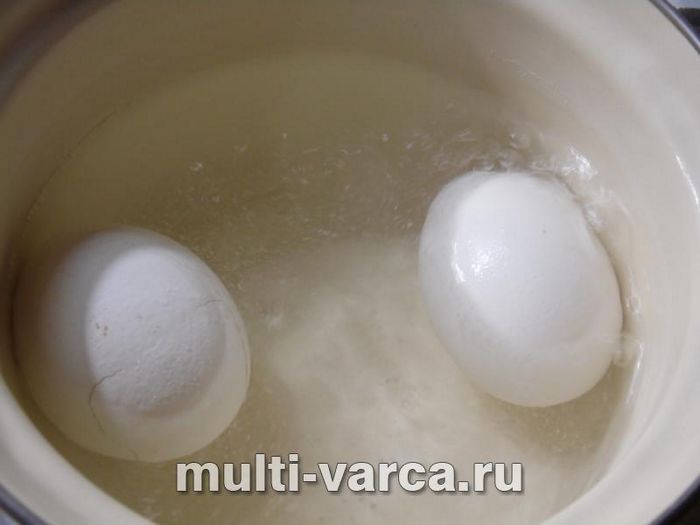 Салат із картоплею, куркою та солоними огірками