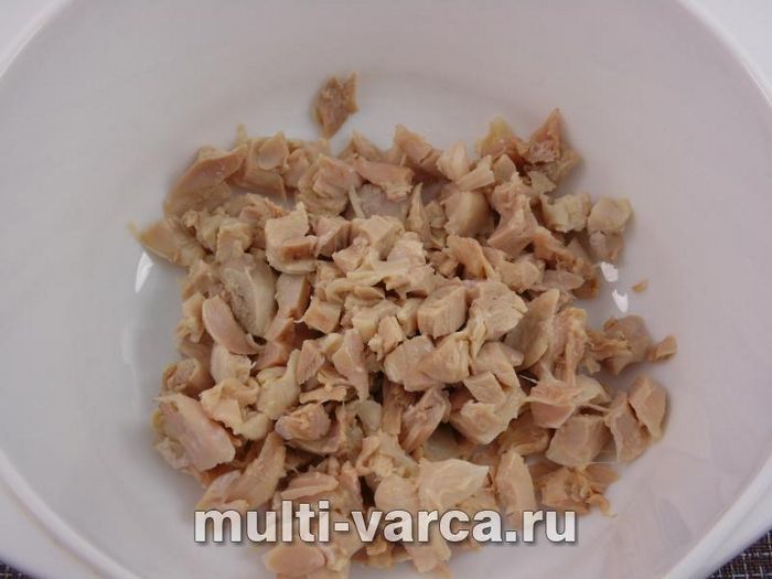 Салат із картоплею, куркою та солоними огірками