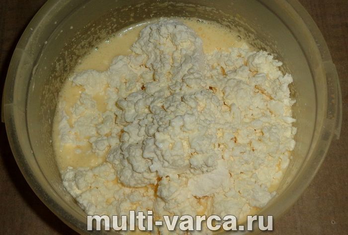 Сирна запіканка з персиками в мультиварці