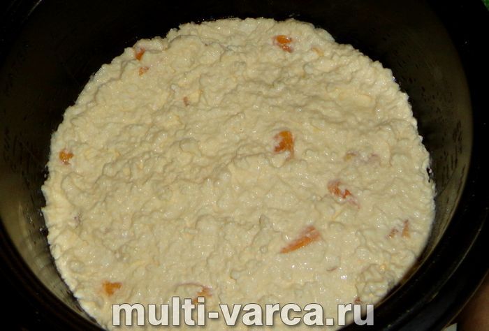 Сирна запіканка з персиками в мультиварці