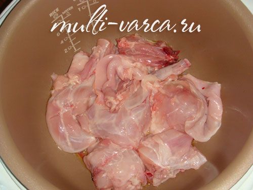 Тушкований кролик у вершках з овочами