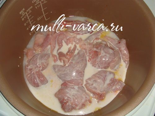 Тушкований кролик у вершках з овочами