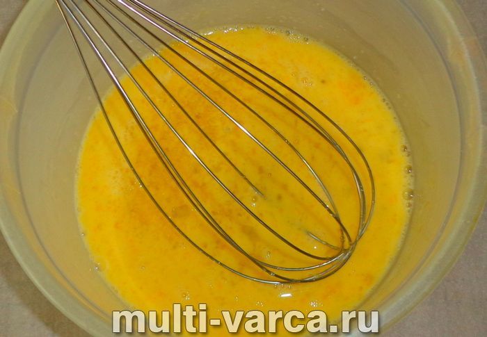 Заливний пиріг на кефірі в мультиварці