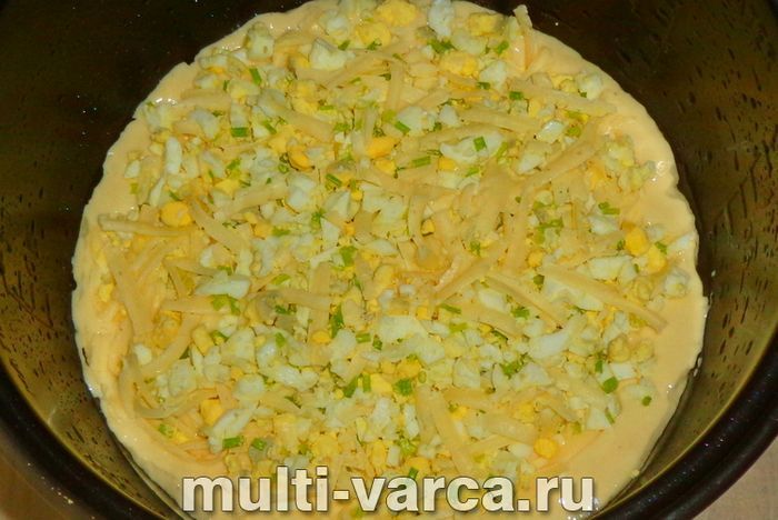 Заливний пиріг на кефірі в мультиварці