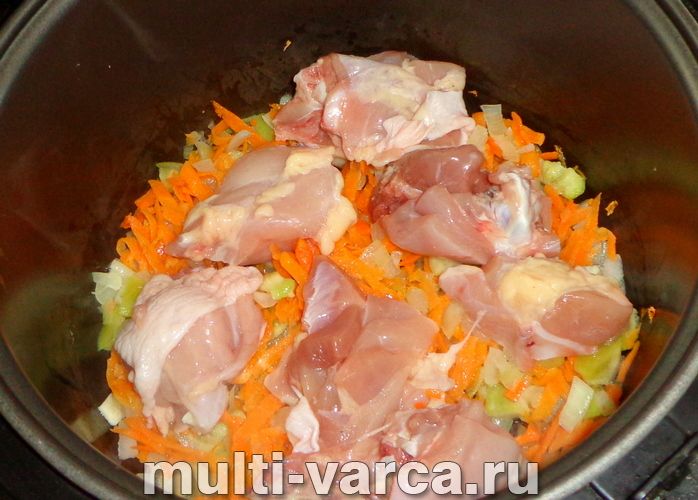 Борщ із куркою в мультиварці