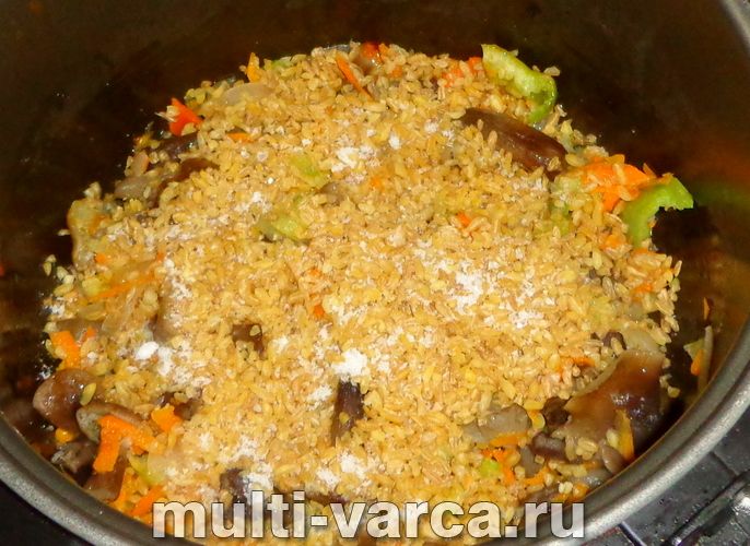 Булгур із грибами в мультиварці