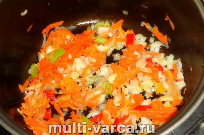 Булгур з овочами та куркою в мультиварці